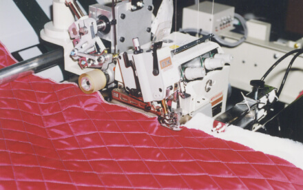 キルティング左右自動縫製機(KT-880)を発売 イメージ
