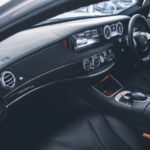 内装部品：シートカバー、ドア、ダッシュボードなど